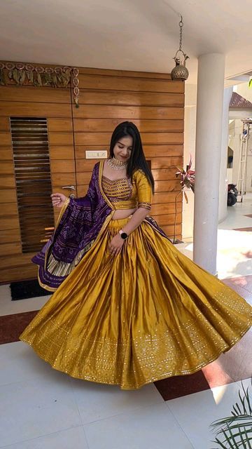 Sangeet Chaniya Choli, New Ghagra Choli Designs, Chanya Choli Marriage, Designer Chaniya Choli Ideas, Chaniyacholi Designs Latest, Chanya Choli Design, Haldi Chaniya Choli, Chanya Choli Blouse Designs Latest, Latest Ghagra Choli Designs