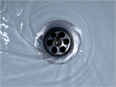 Unblock your drains without pouring harmful pollutants into the water system by pouring down 1 c of salt and 1/2 c of baking soda mixed together, followed by a kettle of boiling water. Can also use baking soda and white vinegar and boiling water. -- good to know Clean Snacks, Astuces Diy, Dating Divas, Functional Food, Into The Water, Water System, Water Can, Diy Cleaners, Cleaners Homemade