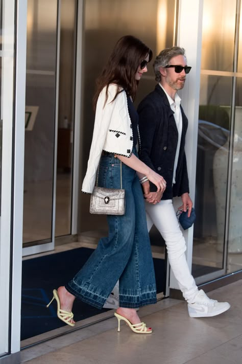 Look Da Festival, Anne Hathaway Style, Ann Hathaway, Melanie Laurent, Kelly Rutherford, Looks Jeans, Camila Morrone, Natasha Poly, Types Of Jeans