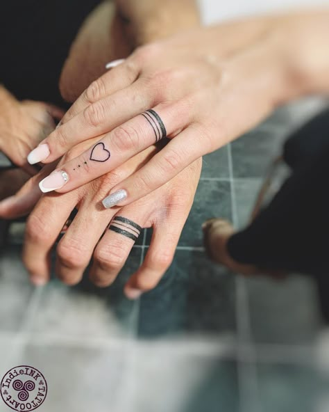 30+ Unisex Wedding Ring Tattoos for Couples - 100 Tattoos Tattoo Ring Finger Ideas, Married Couple Hand Tattoos, Top Finger Tattoo, Couple Tattoos For Finger, Marriage Hand Tattoo, Ring Tattoo Ideas Women, Tattoo Ideas For Ring Finger, Infinity Ring Tattoo Designs, Wedding Bands For Women Tattoo