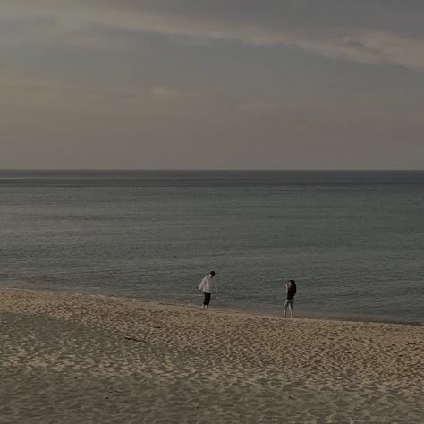 Beach Aesthetic Icons, Couple Beach Aesthetic, Tired Tired Sea, Beach Icon, Beach Read, Fotografi Vintage, Aesthetic Couple, Night Scenery, Spotify Covers