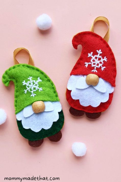 Diy Xmas Ornaments Tree Decorations, Santa Gnomes Christmas Diy, Hand Sewn Christmas Ornaments, Easy Felt Christmas Ornaments, Diy Santa Ornaments, Felt Christmas Garland, Christmas Garland Diy, Felt Bears, Diy Felt Garland