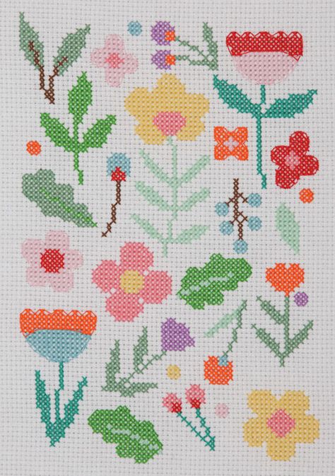 12 Gorgeous Floral Cross Stitch Kits For Summer Wildflower Cross Stitch, Easy Flower Cross Stitch Pattern, Cross Stitch Patterns Simple, Cross Stitch Flowers Simple, Needle Point Flowers, Simple Flower Cross Stitch, Daisy Cross Stitch, Cross Stitch Patterns Free Disney, Flower Cross Stitch Pattern