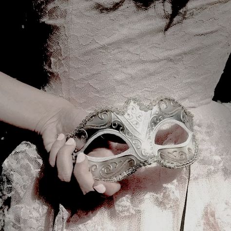 The mask she wore to the masquerade wasn’t enough to hide the beauty she had Romeo + Juliet Aesthetic, Masquerade Aesthetic, Romeo Montague, Juliet Capulet, Tessa Gray, Ball Aesthetic, Christine Daae, The Phantom Of The Opera, The Three Musketeers