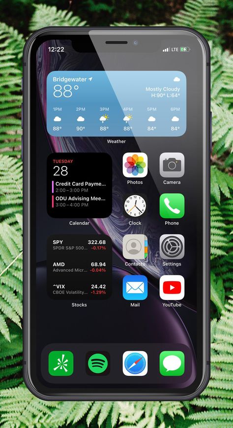 Super minimalist one page setup with iOS PB 14.3. Best Iphone Setup, Minimal Iphone Homescreen Layout, Iphone Screen Layout, Minimalist Iphone Layout, Organize Apps On Iphone, Ios Setup, Phone Apps Iphone, Iphone Setup, Cool Backgrounds For Iphone