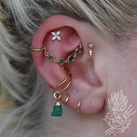 Ear Piercing Maps, Piercing Styles Earrings, Double Tragus Piercing Ideas, Piercing Curation Ideas, Ears With Lots Of Piercings, Piercings Ear Chart, Cute Piercing Ideas, Earring Curation, Ear Piercing Styling