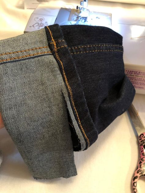 How to Hem Jeans with the Original Hem - A Mama Blessed Hemming Jeans With Original Hem Video, Shorten Jeans With Original Hem, Heming Jeans, Denim Recycle Projects, Shorten Jeans, Hemming Pants, Jeans Hem, Hemming Jeans, Jeans Tutorial