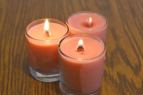 How to Make a Wood-Wick Candle by Yourself Homemade Candle Wick, Candle Recipes, Diy Floating Candles, Hand Dipped Candles, Candle Dipping, Specialty Candles, Making Candles Diy, Candle Making Wax, Candle Making Business