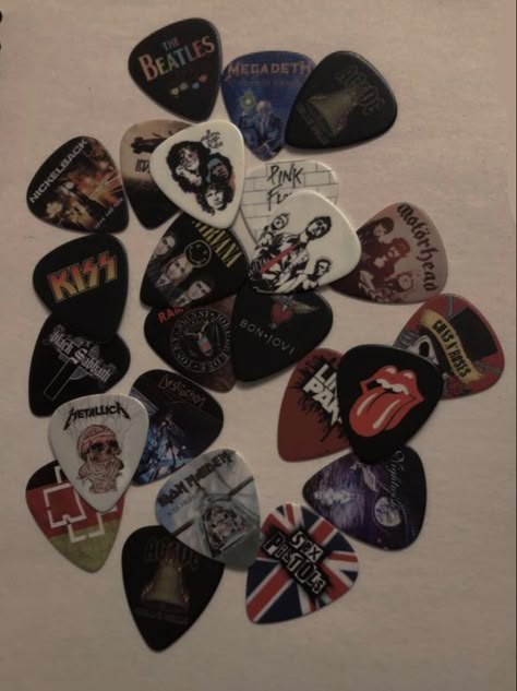 Cool Guitar Pick Designs, Pick For Guitar, Guitar Ideas Design, Cool Electric Guitar Design, Gutair Picks, Guitar Aesthetic Electric, Electric Guitars Aesthetic, Guitar Picks Aesthetic, Cool Kid Aesthetic