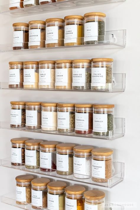 Apartment Hacks Organizing, Spice Rack Organization, Cabinet Spice Rack, Pantry Organisation, Kitchen Organization Ideas, Glass Spice Jars, Minimalism Lifestyle, Kitchen Organisation, Kitchen Pantry Design