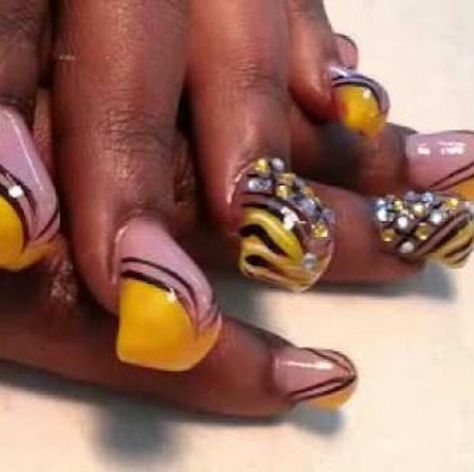 Hump nails Ugly Nail Designs, Ugly Acrylic Nails, Ugliest Nails, Cursed Nails, Unique Short Nails, Hump Nails, Weird Nail Art, Nail Fails, Ugly Nails