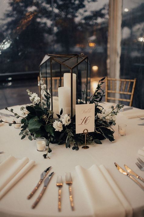 Dark Themed Wedding Centerpieces, Black Decor For Wedding, Wedding Flower Arrangements Green And White, Emerald Accent Wedding, Tabletop Wedding Decor, Wedding Decor Romantic Elegant, Black Floral Centerpiece Wedding, Popular Wedding Centerpieces, Casual Reception Decor