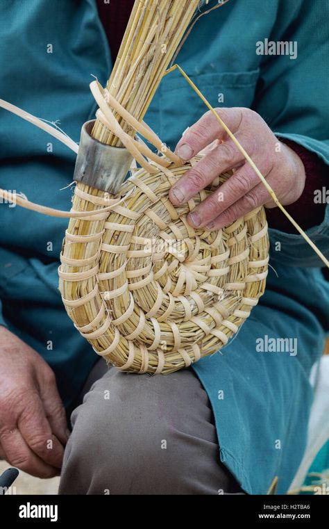 Download this stock image: Man / beekeeper making a traditional bee skep at at Dalyseford autumn show. England - H2TBA6 from Alamy's library of millions of high resolution stock photos, illustrations and vectors. Medieval Beekeeper, Bee Skep House, Hippie Commune, Dye Paper, Bee Skeps, Bee Skep, Bush Craft, Bee Keeper, Miniature Projects