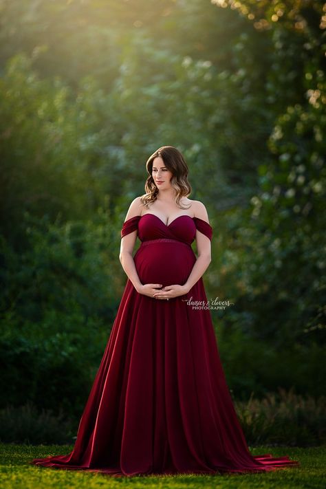 Maternity Gown Photography, Vestidos Para Baby Shower, Maternity Shoot Outfit, Elegant Maternity Dresses, Maternity Photography Poses Outdoors, Pregnancy Pics, Maternity Photo Outfits, Maternity Photography Poses Couple, Maternity Photography Poses Pregnancy Pics