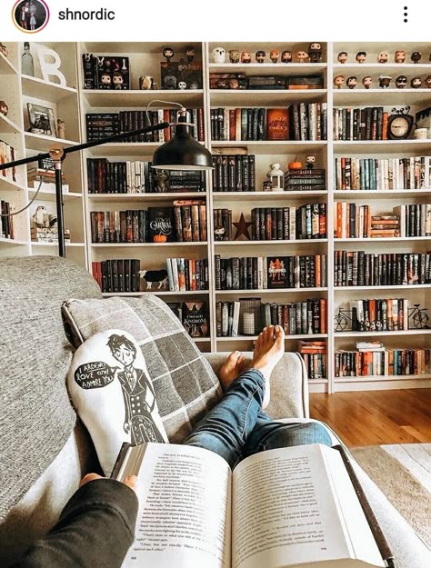 Cozy Home Library, Home Library Rooms, Bookshelf Inspiration, Library Aesthetic, Dream Library, Library Room, Home Library Design, Home Libraries, Library Design