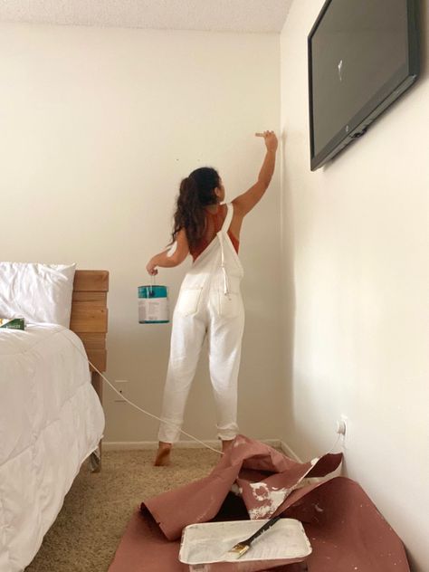 girl painting a room white overalls painting aesthetic Cleaning Room Aesthetic, Vison Bored, Messy Painting, Summer Vision Board, Vision Bored, Summer Mood Board, Summer Vision, House Painter, Photo Room