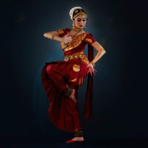 Barathanatyam Dance Poses, Red Bharatanatyam Costume, Devi Poses Bharatnatyam, Bharathanatyam Poses Photoshoot, Bharatham Costume, Bharatanatyam Poses Photography, Bharatnatyam Poses For Photoshoot, Bharatnatyam Photoshoot, Bharatanatyam Photography