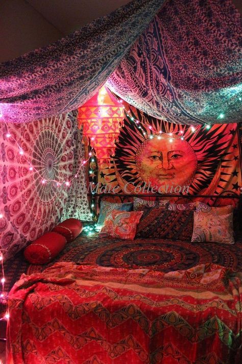 Hippie Bedroom Decor, Bedroom Ideas Hippie, Hippie Bedding, Hippie Bedroom, Hippy Room, Chill Room, Tapestry Bedroom, Bohemian Bedroom Decor, Indie Room