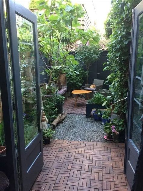 Patio With Potted Plants, Small Backyard Garden Design, Small Patio Design, Small Courtyard Gardens, Terrace Garden Design, Courtyard Gardens Design, Small Patio Garden, Small Backyard Gardens, Small Courtyards