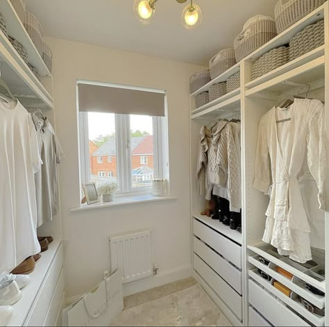 Spare Room Wardrobe Ideas, Spare Bedroom Dressing Room Ideas, Spare Room Walk In Closet, Ikea Dressing Room, Small Spare Room, Spare Bedroom Closets, Small Dressing Rooms, Wardrobe Boxes, Bedroom Built In Wardrobe