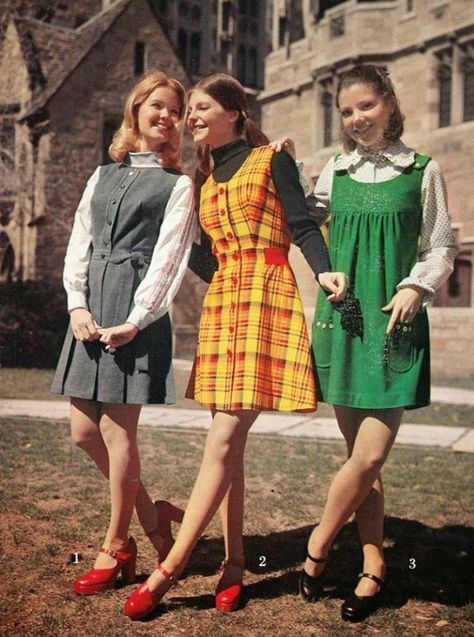 A Vintage Nerd blog about classic film, vintage lifestyle, beauty and fashion 70s Mode, 60’s Fashion, Decades Fashion, Nerd Outfits, 60s 70s Fashion, Nerd Fashion, 60s And 70s Fashion, 70s Inspired Fashion, 70s Outfits