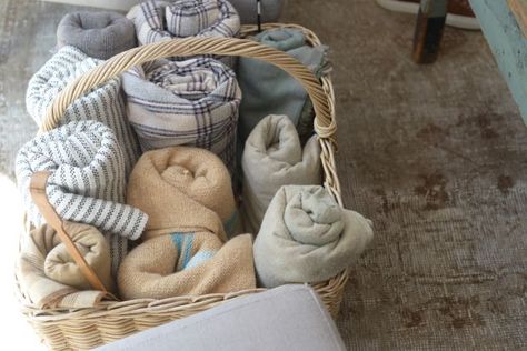 Love this idea to roll up blankets in a basket instead of laying them on the arm of the sofa. Let yourself or your guest pick their blanket. How To Roll Blankets For Basket, Rolling Blankets In Basket, Blankets In Basket, Kitchen Design Tips, Blanket Holder, Trendy Kitchen Backsplash, Backsplash With Dark Cabinets, How To Roll, Big Basket