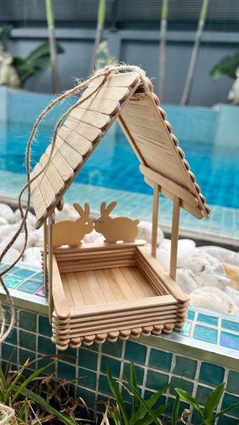 Super easy project with popsicle stick Wood Popsicle Stick Crafts, Pop Sickle Stick Crafts Diy, Ice Cream Stick House Easy, Popsicle Stick Houses Diy, Popsicle Stick Crafts House Easy, Popsicle Stick Houses Easy, Icecreamsticks Crafts, Ice Cream Stick House, Stick Bird Feeder