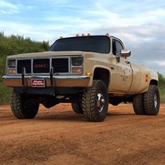 Another Hump Day, Another Square Dually! @aubreyboss has this beast looking tough! 👍🏻👍🏻 #squarebodytruckranch #ranchworthy #hillshotrods #chevy #gmc #c10 #c20 #c30 #k5 #chalet #squarebody #blazer #suburban #2wd #4wd #squarelife #hiptobesquare #73to87andsometill91 @hills_hot_rods Square Body Dually, K30 Dually, Chevy C30 Dually, Welding Trucks, Country Trucks, Dually Trucks, C10 Chevy Truck, Auto Retro, Lifted Chevy Trucks