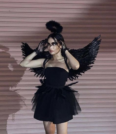 Black Wings Halloween Costume, Halloween Wings Costume, Black Wing Costume, Black Butterfly Costume, Black Angels Costume, Dark Angel Costume Diy, Fallen Angel Costume Diy, Black Angel Costume Ideas, Black Angel Costume Halloween