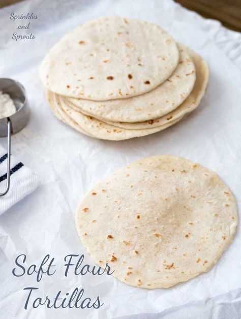 Soft homemade flour tortillas, essential for tacos, quesadillas, burritos and fajitas. Learn how to make soft flexible home made tortillas with just 5 ingredients. SO easy to make at home! Plus you can use white or whole wheat flour. #tacotuesday #flourtortilla Soft Tortilla Recipe, Soft Tacos Recipes, Homemade Wraps, Soft Flour Tortillas, Homemade Flour, Recipes With Flour Tortillas, How To Make Tortillas, Homemade Flour Tortillas, Easy Wrap