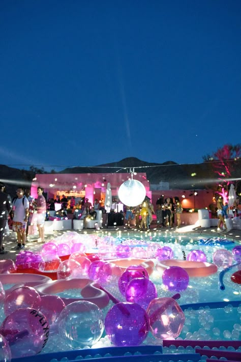 Graduation Party Ideas For Guys, Outdoor Graduation Party Ideas, Coachella Pool Party, Coachella Party Ideas, Sweet 16 Pool Parties, Outdoor Graduation Party, Coachella Birthday, Night Pool Party, Fairytale Wedding Dress