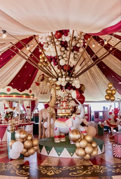 Carnival Birthday Decorations, Carousel Party Ideas, Christmas Circus Theme, Circus Centerpieces Ideas, Vintage Circus Birthday Party, Circus Christmas, Vintage Carnival Party, Carnival Birthday Theme, Christmas Circus