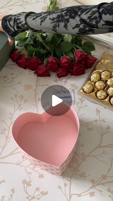 Roses Ideas Gift, Flowers And Ferrero Rocher, Ferrero Rocher Gift Ideas For Him, Ferrero Rocher Heart Bouquet, How To Gift Chocolates, Wedding Boxes Ideas, Red Roses In A Box, Roses In A Box Gift Diy, Chocolate Rose Bouquet Diy