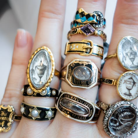 I want them all!! Antique Mourning Rings from Erstwhile Jewelry in gold and black enamel Memento Mori Jewelry, Sapphire Antique Ring, Erstwhile Jewelry, Different Rings, Net Fashion, Black Gold Jewelry, Sister Jewelry, Momento Mori, Jade Ring