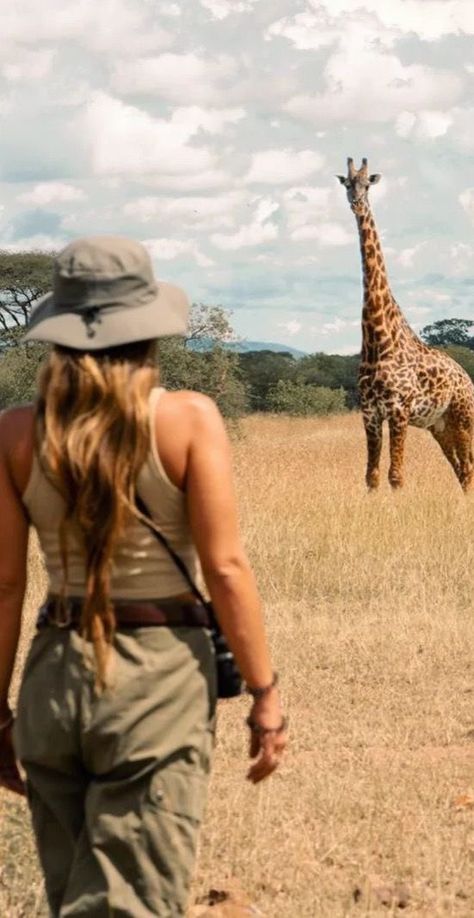 Safari Holiday Outfit, Wildlife Outfit Women, South Africa Photos, Safari Inspired Outfit Women, Wildlife Biologist Outfit, Trip To Africa Outfit, South Africa Trip Outfits, Tanzania Outfit Ideas, Kenya Safari Outfit