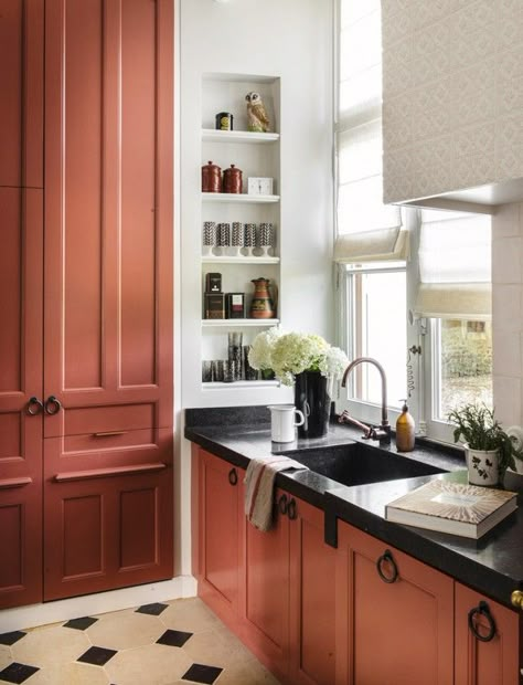 White is all right, but salmon is slammin'. French design firm D.Mesure made a one-of-a-kind choice with these brick-red cabinets and speckled black marble countertops. When opting... Red Kitchen Cabinets, Kitchen Niche, Terracotta Kitchen, Red Cabinets, Colorful Kitchen Decor, Black Countertops, Orange Kitchen, Small Kitchens, Red Kitchen