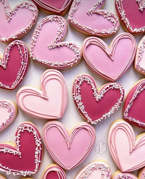 50th Cookie Ideas, Cookie Decorating Valentines Day, Decorated Birthday Cookies For Women, Mom Birthday Cookies, Pink Decorated Cookies, Birthday Cookies Decorated Woman Simple, Sprinkled With Love Cookies, Birthday Icing Cookies, Cookie Designs Ideas Simple