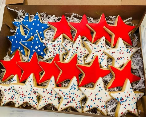 Easy 4th Of July Royal Icing Cookies, 4th Of July Cut Out Cookies, Forth Of July Sugar Cookie, 4th Of July Cookies Decorated, Fourth Of July Sugar Cookies, Icing Cookies Tutorial, Patriotic Sugar Cookies, Fourth Of July Cookies, Star Sugar Cookies