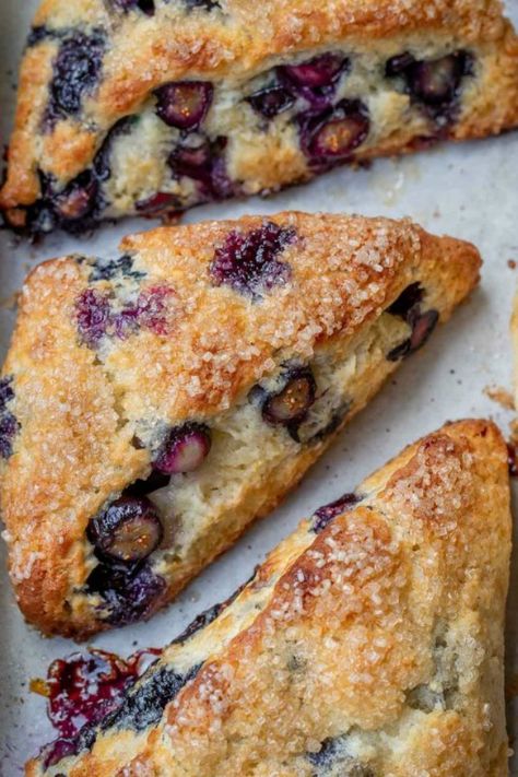 Blueberry Scones Recipe, Scones Recipe Easy, Blueberry Desserts, Blueberry Scones, Scones Recipe, Berries Recipes, Blueberry Recipes, Muffin Recipe, Baked Dessert Recipes