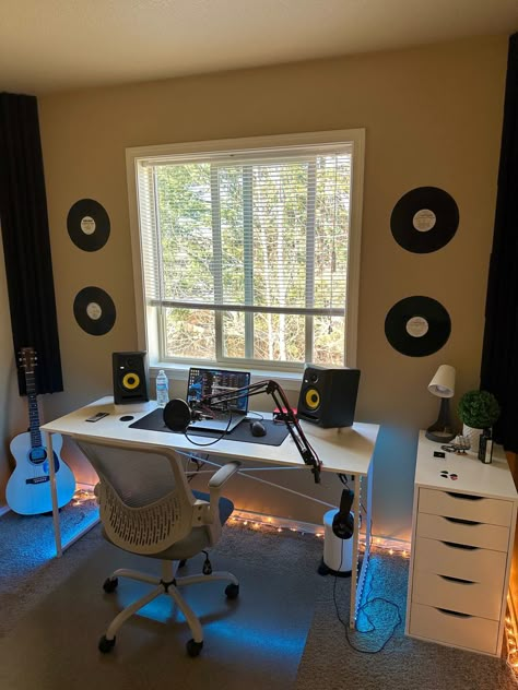 Homemade Studio Music, At Home Recording Studio Ideas, Musician Desk Setup, Dj Desk Setup, Bedroom Recording Studio Setup, At Home Studio Set Up, Home Recording Studio Setup Small Spaces, Bedroom Producer Studio, Small Music Studio Ideas Bedroom