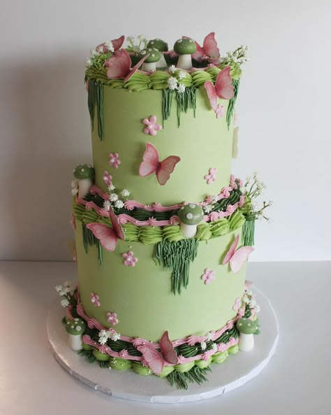 A Guide to Gorgeous Spring Cake Designs to Welcome the Season Fairy Tale Birthday Cake, 2 Tier Fairy Cake, Garden Butterfly Cake, Enchanted Fairy Garden Cake, Tinker Bell Birthday Cake, Flower Themed Birthday Cake, Tinker Bell Cake Ideas, Green Fairy Cake, Enchanted Forest Cake Ideas