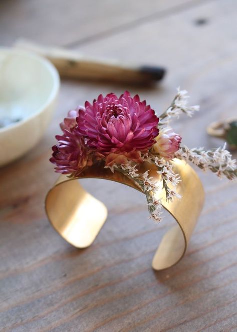 Cuff Corsage, Bracelet Corsage, Wildflower Bridal Bouquets, Lilac Wedding Bouquet, Corsage Bracelet, Diy Fleur, Twist Wedding Band, Antique Wedding Bands, Stacked Wedding Bands