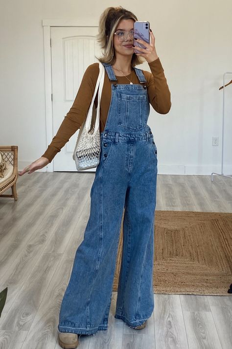 Denim Flare Overalls Outfit, Courderoy Overalls Outfits Women, Long Denim Overalls, Unbuttoned Overalls Outfit, Blue Overalls Outfit Winter, Demin Overalls Outfit, Overalls And Long Sleeves Outfit, Cute Overalls For Women, Jean Overall Outfits Spring