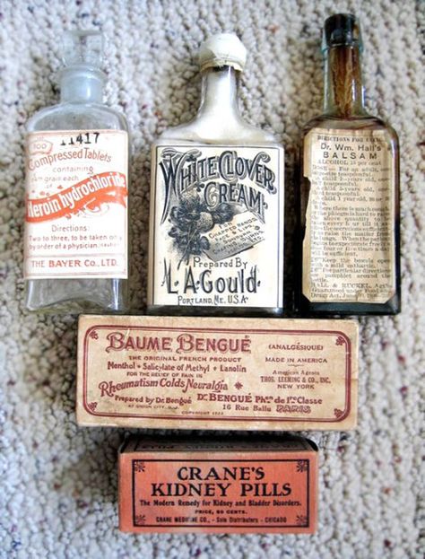 Antique Medicine Bottles, Old Medicine Bottles, Vintage Pharmacy, Old Medicine, Retro Packaging, Vintage Medicine, Medicine Packaging, Apothecary Labels, Vintage Apothecary