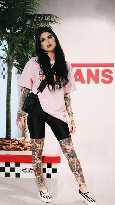 Artist Outfit Style Men, Tattoo Artist Outfit, Anna Meliani, Artist Outfit Style, Tattoo 2024, Grunge Looks, Yakuza Tattoo, Artist Fashion, Body Tattoo