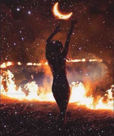 21 Ideas How to Celebrate Samhain - Ceremonies and Rituals for a Spiritual Halloween - Morella&Ulalume Celebrate Samhain, Samhain Ritual, Fire And Desire, Black And White Art Drawing, Sacred Feminine, Moon Photography, Witch Aesthetic, Wild Woman, Dark Photography