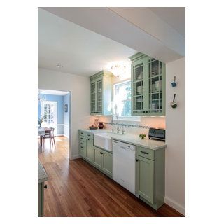 Washington D.C. - Green Transitional Kitchen - Traditional - Kitchen - DC Metro - by EnviroHomeDesign LLC | Houzz Small Enclosed Kitchen, Enclosed Kitchen Ideas, Kitchen With No Island, Kitchen Keeping Room, Enclosed Kitchen, Small Kitchen Designs, White Cabinets White Countertops, Ideas For Storage, Recessed Panel Cabinets