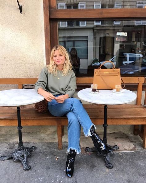 #fallstyle #fall #outfit #jeans #boots #inspiration #falloutfit Sabina Socol Style, Sabina Socol, Inspi Outfit, Simple Wardrobe, Outfit Styling, Paris Chic, French Girl Style, Style 2023, French Chic