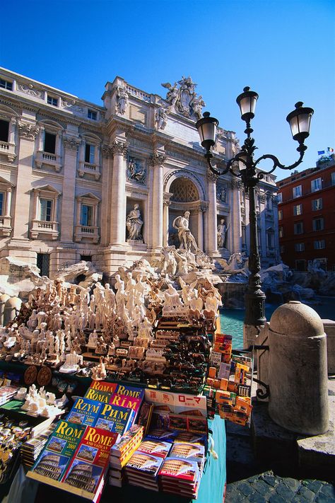 Rome Souvenirs, Rome Tourist, Famous Monuments, Tourist Sites, Trevi Fountain, Capture Memories, Amazing Travel, Travel Souvenirs, Beautiful Places In The World