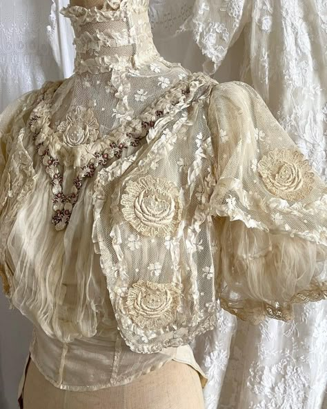 Modern Edwardian Fashion, Early 1900s Fashion, White Victorian Dress, Romantic Era Fashion, Victorian Era Fashion, Victorian Dresses, 1900s Fashion, 20th Century Fashion, Edwardian Dress